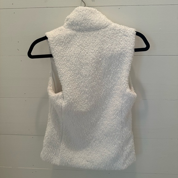 Patagonia Los Gatos Women’s White Fleece Vest - Picture 2 of 4